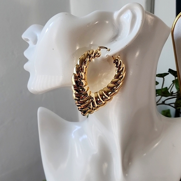 Large Statement Gold Scalloped V Shape Hoop Earrings - Picture 4 of 8